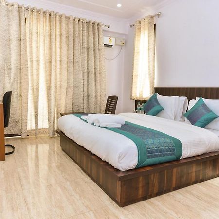 Rbm Residency Hotell Gurgaon Exteriör bild