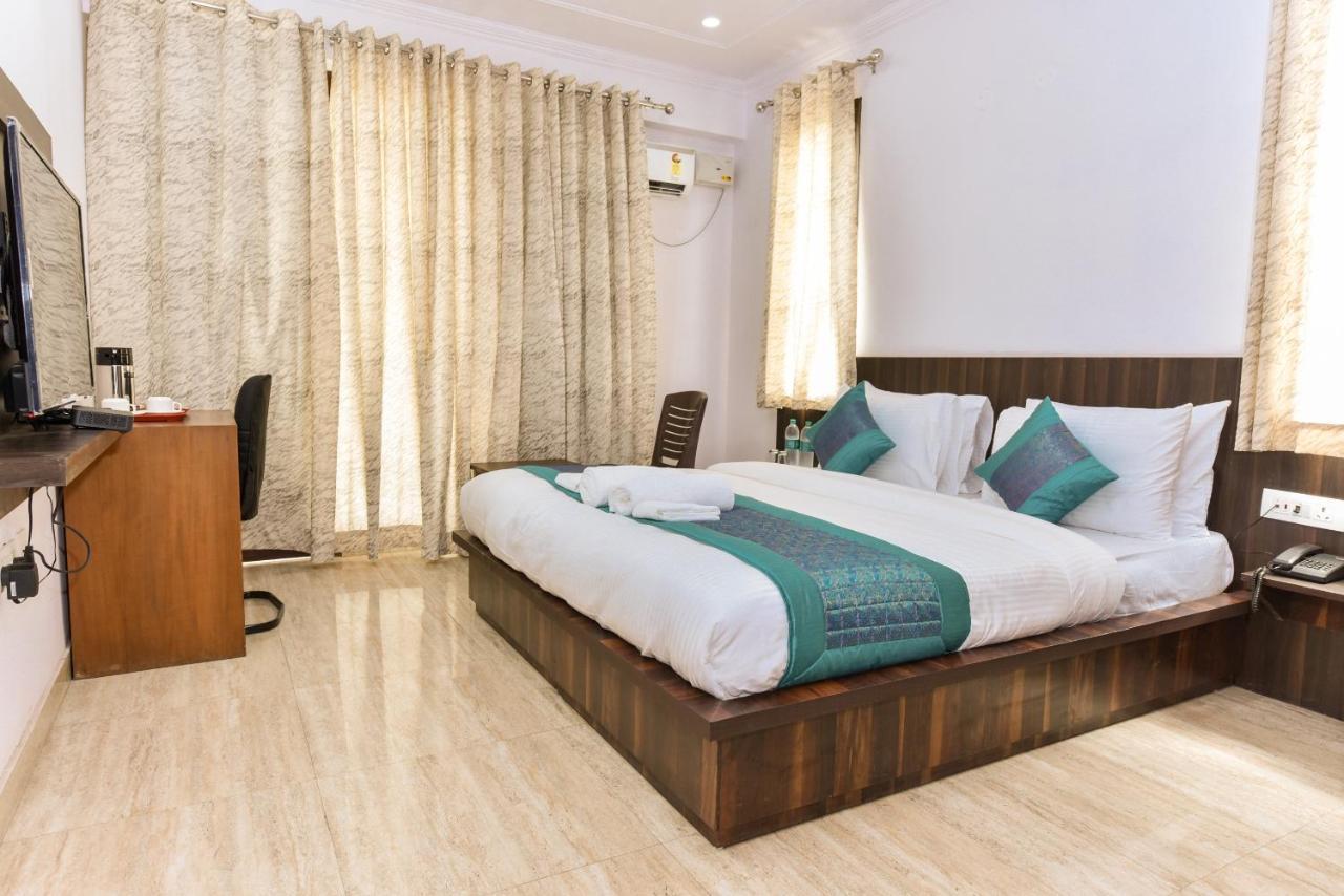 Rbm Residency Hotell Gurgaon Exteriör bild